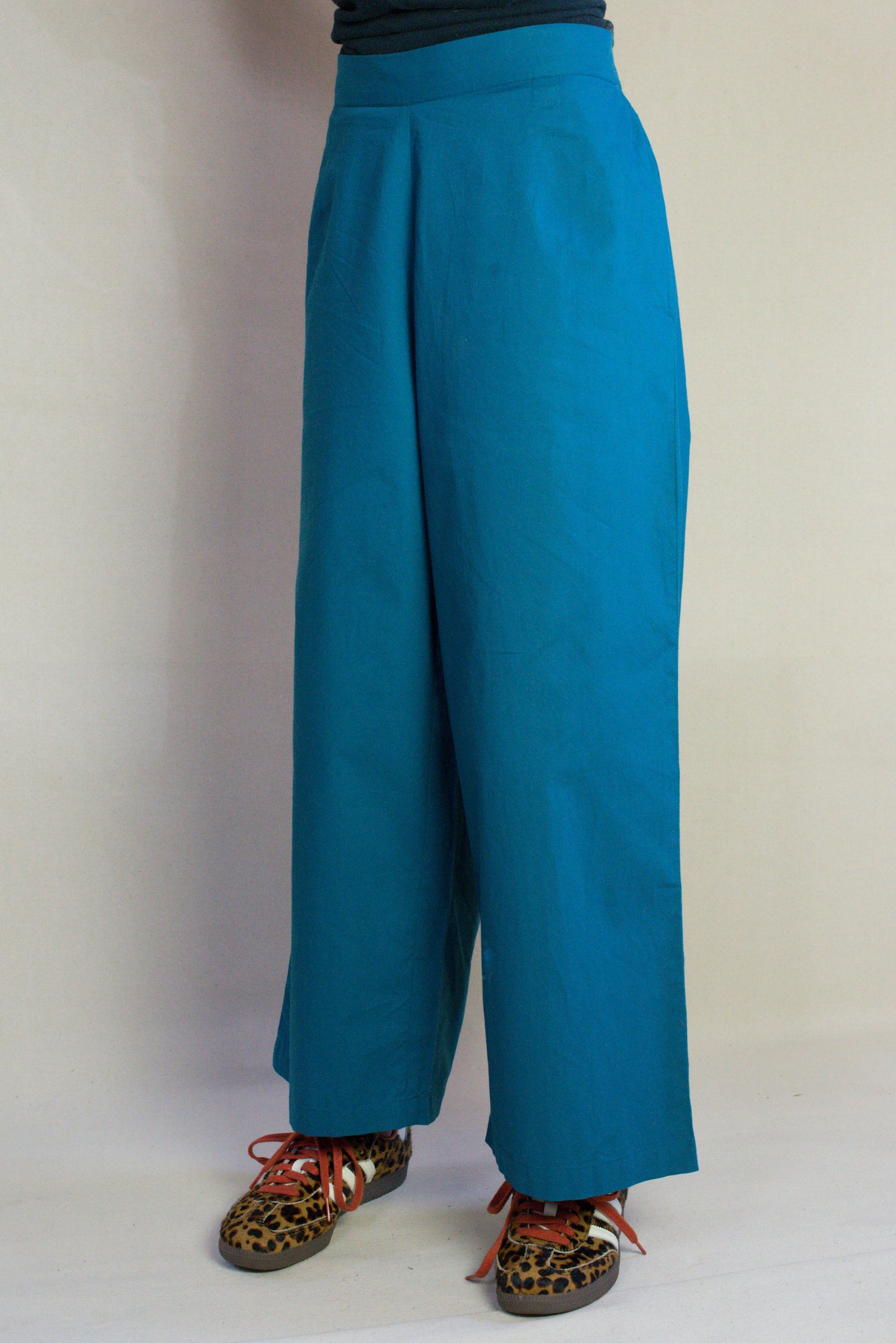 Cropped Wide Leg Elastic Back Pant
